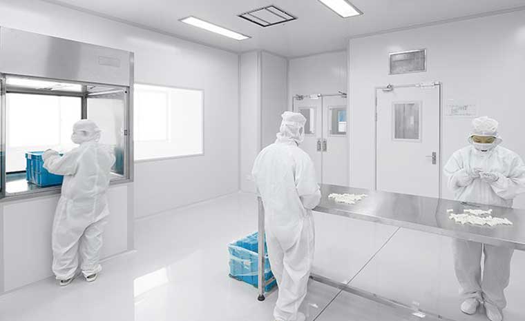 新建醫(yī)療器械工廠的生產(chǎn)企業(yè)應(yīng)當(dāng)具備什么條件和要求？